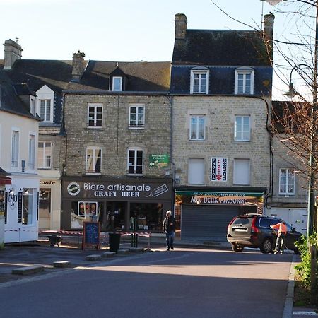 Gite De La Place De L'Eglise Sainte-Mere-Eglise Exterior photo